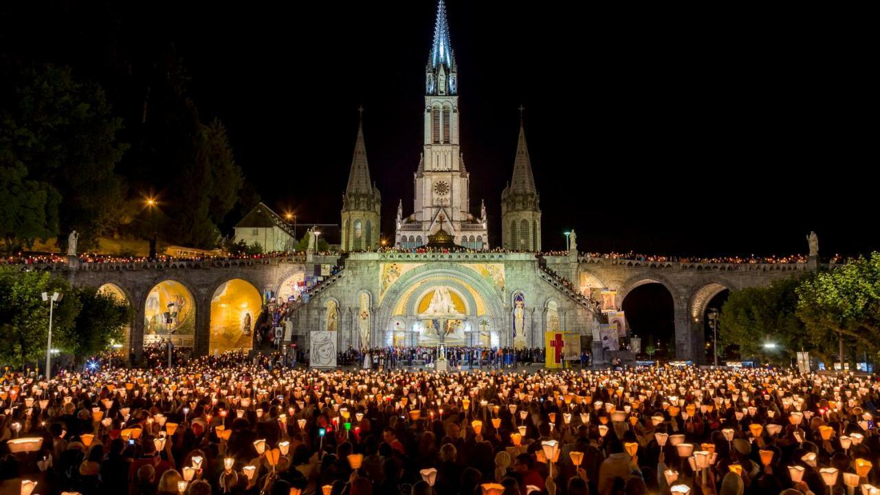 Lindo Carillon Лурд Экстерьер фото